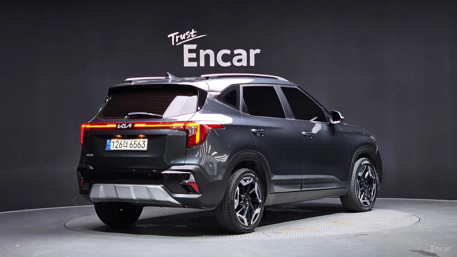 Kia Seltos 2.0* SIGNATURE* ПОДГРЕВ* ОБДУХВАНЕ* 360* КОЖА* LED, снимка 2 - Автомобили и джипове - 55588526