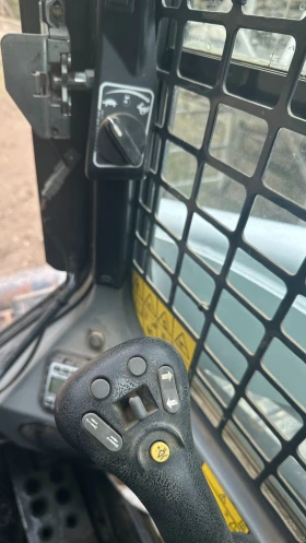 Мини челни товарачи Bobcat Т770, снимка 5
