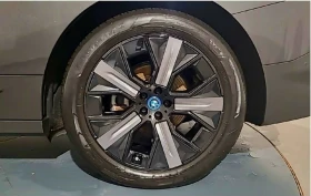 BMW iX 50 B&W 2години гаранция SOH 100%, снимка 16