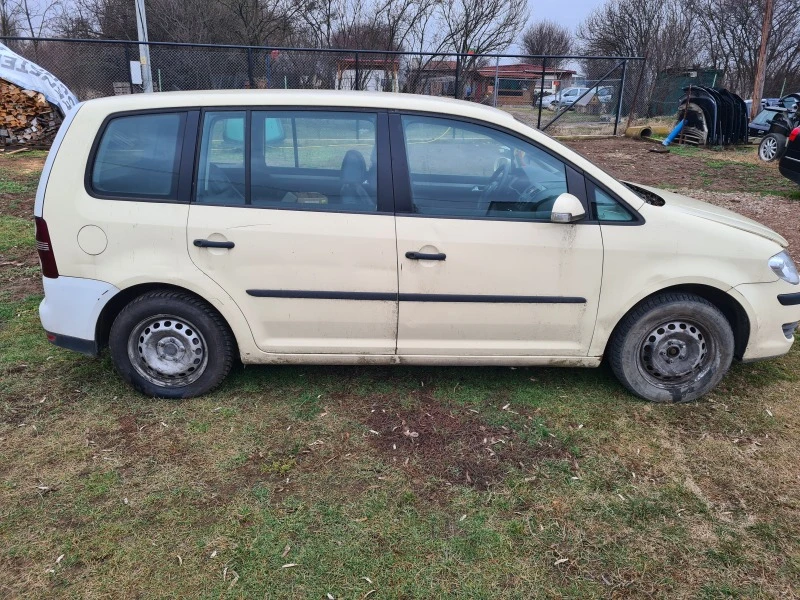 VW Touran 1.9TDI DSG 105к.с, снимка 4 - Автомобили и джипове - 47659842