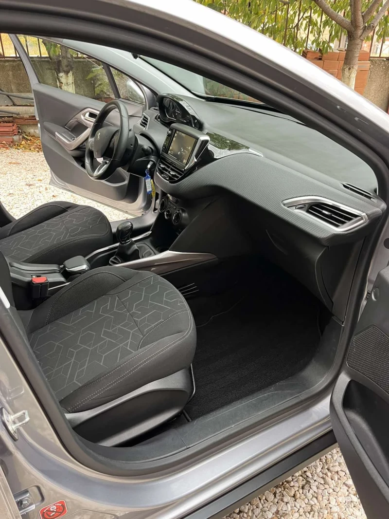 Peugeot 2008 1.2/82k./EURO6/ ПАНОРАМА / ПЕРФЕКТНО СЪСТОЯНИЕ!, снимка 6 - Автомобили и джипове - 52396859