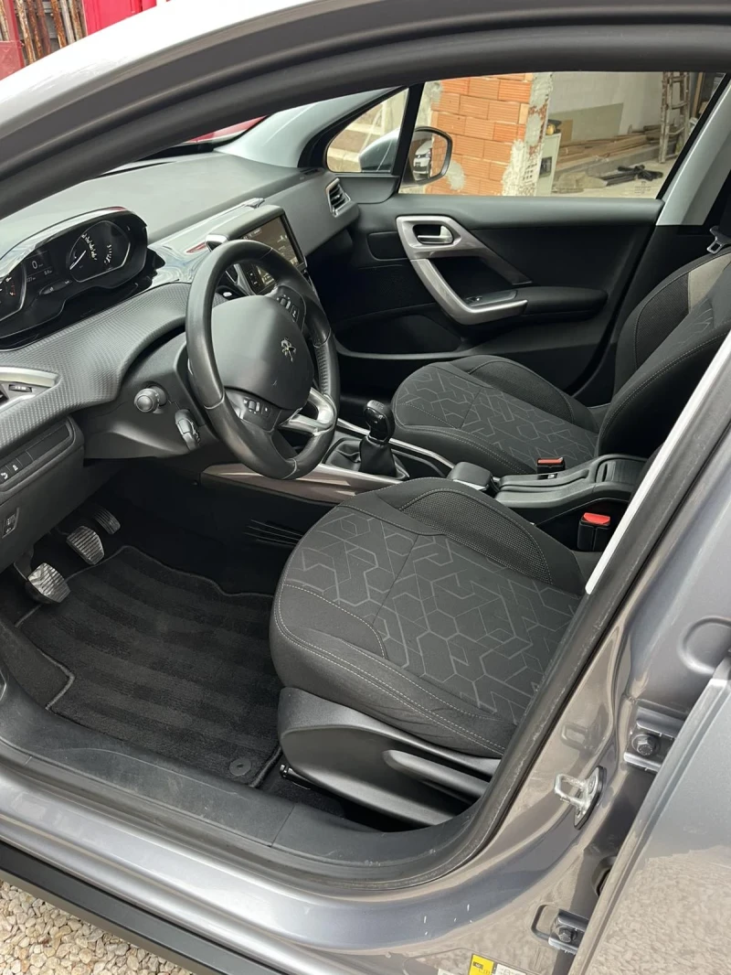 Peugeot 2008 1.2/82k./EURO6/ ПАНОРАМА / ПЕРФЕКТНО СЪСТОЯНИЕ!, снимка 5 - Автомобили и джипове - 52396859