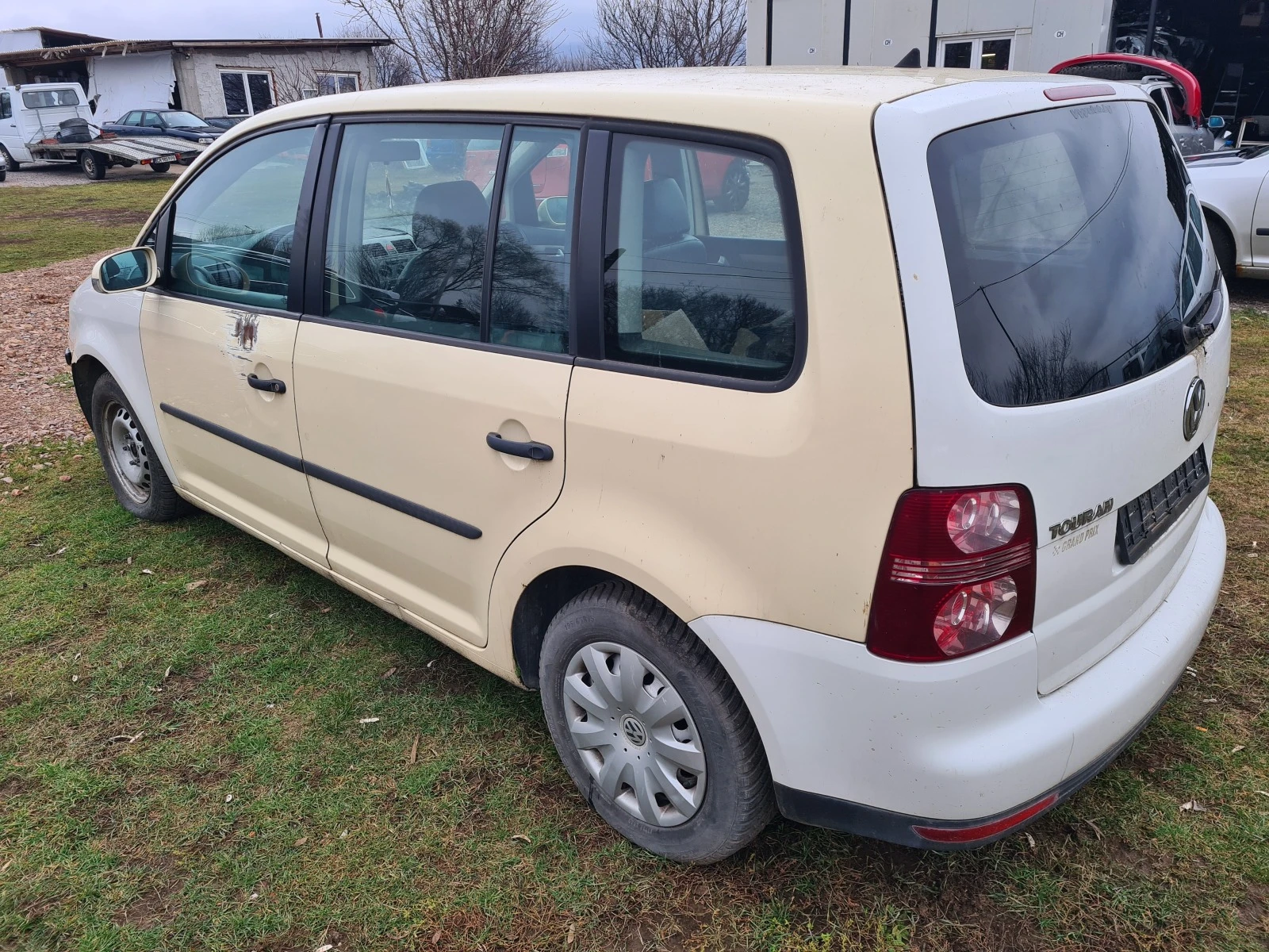 VW Touran 1.9TDI DSG 105к.с - изображение 7