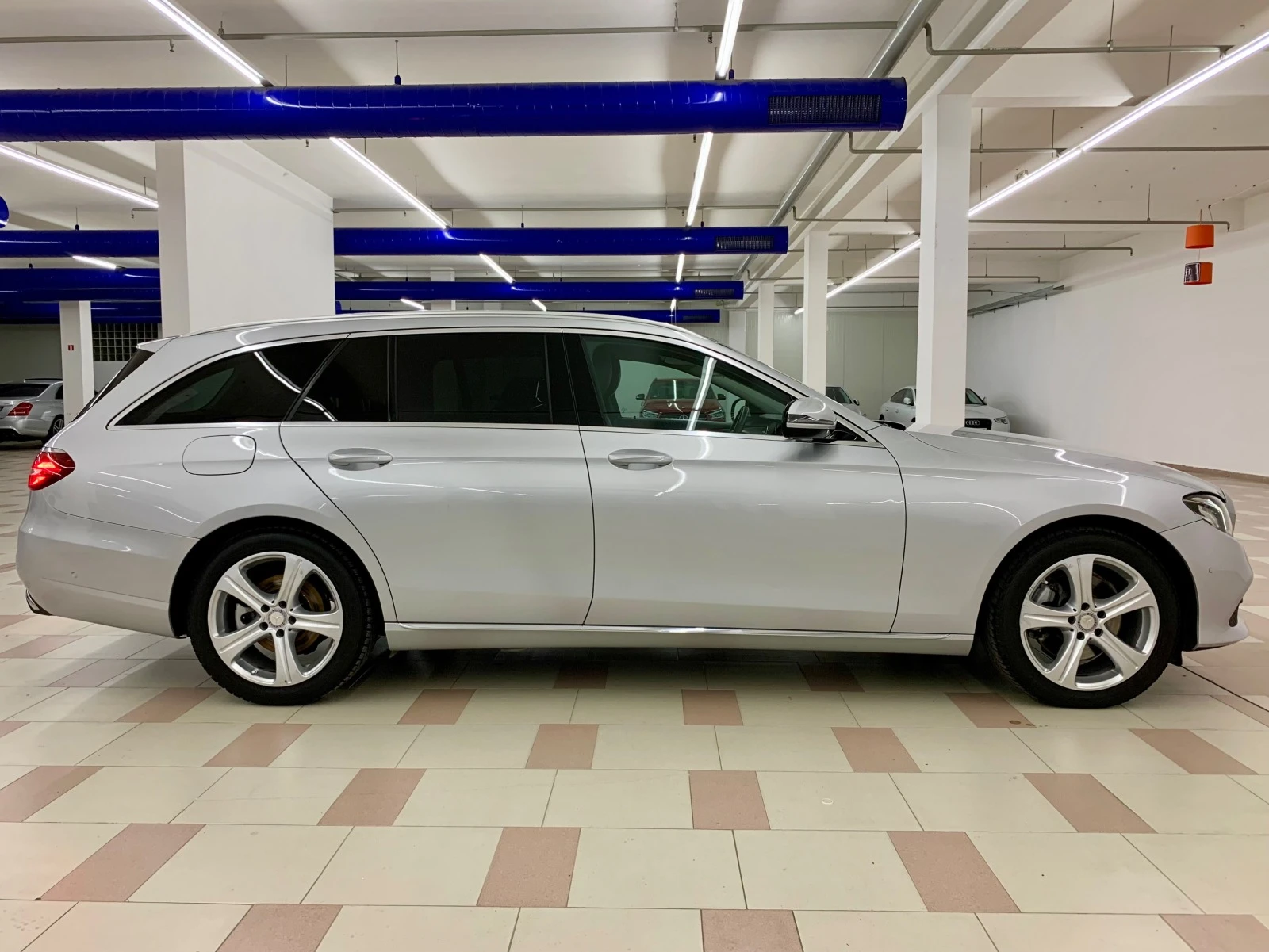 Mercedes-Benz E 220 d TOP - изображение 8