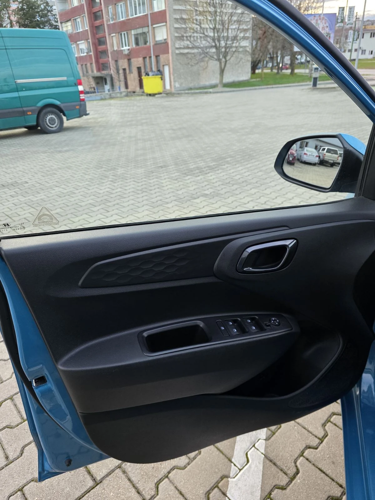 Hyundai I10 1.2 84к.с Comfort - изображение 8