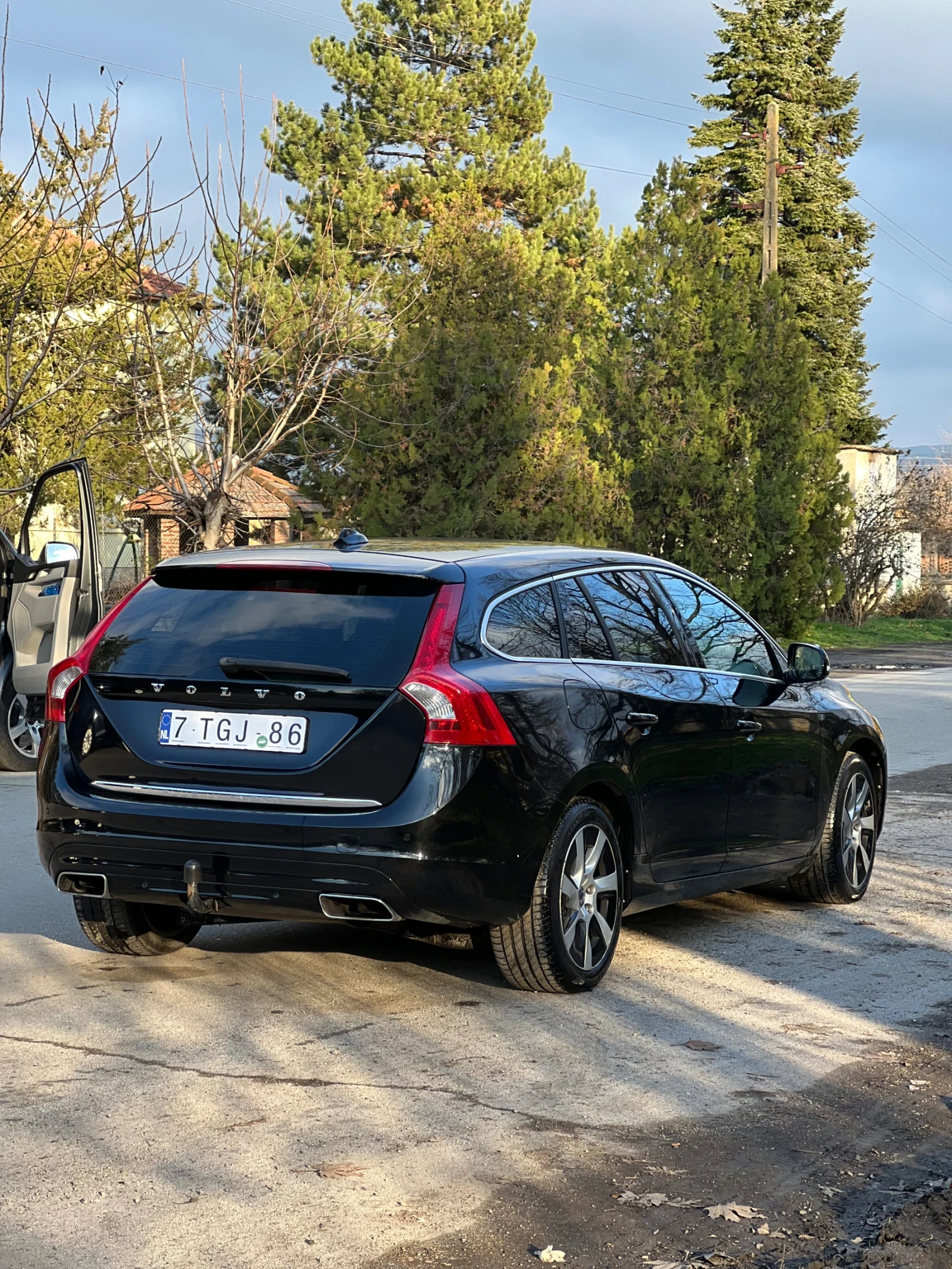 Volvo V60 Volvo V60 D6 Plug-in Hybrid AWD | 283 �.�. |  | Mobile.bg � ����������� 5