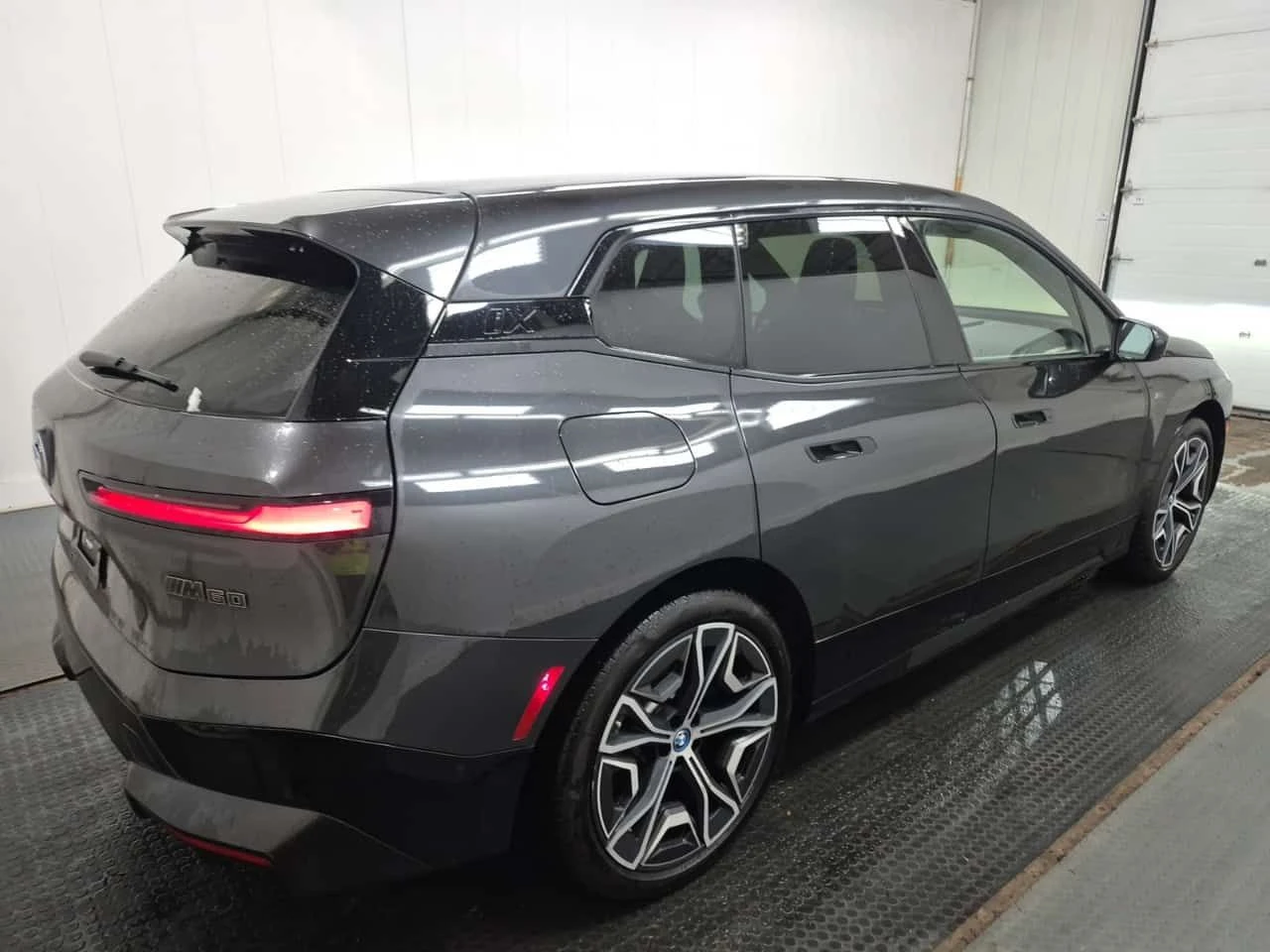 BMW iX M60 BOWERS&WILKINS| SKY LOUNGE| SWAROWSKI| LASER, снимка 3 - Автомобили и джипове - 54226210