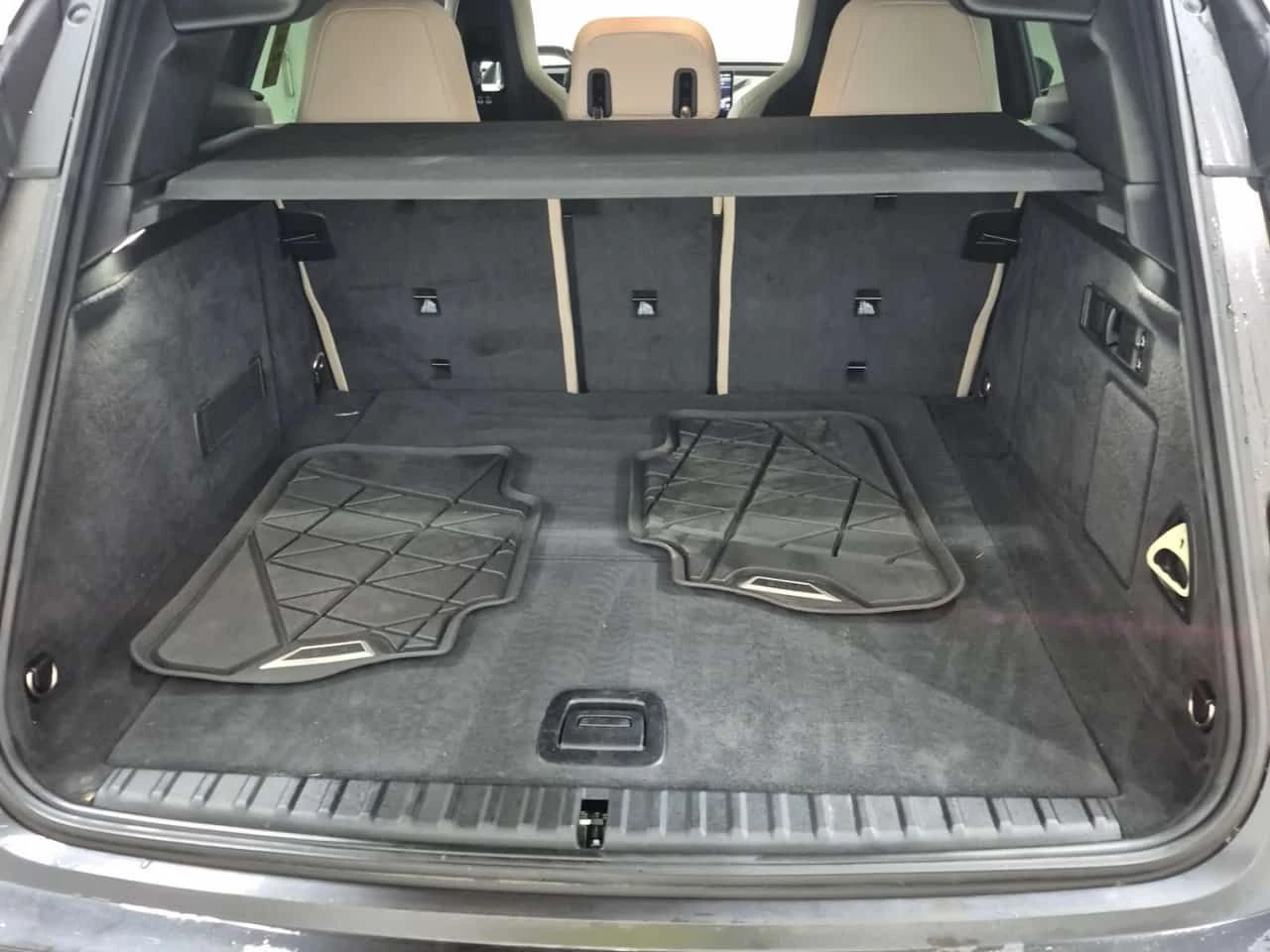 BMW iX M60 BOWERS&WILKINS| SKY LOUNGE| SWAROWSKI| LASER, снимка 14 - Автомобили и джипове - 54226210