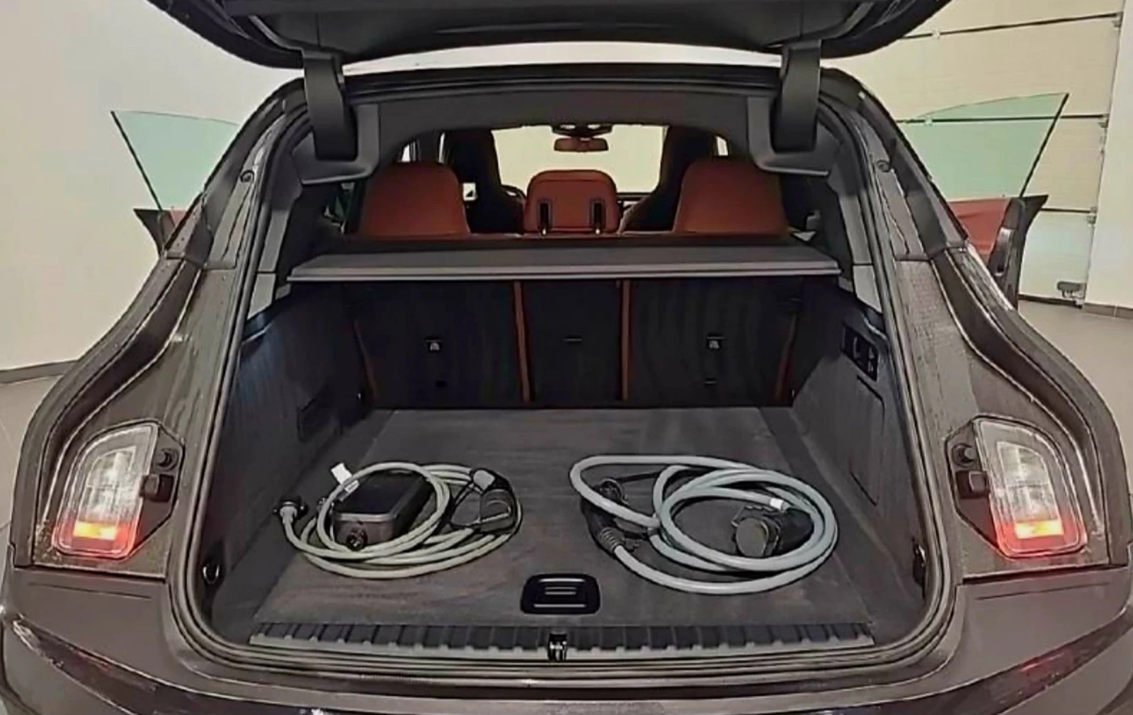 BMW iX 50 B&W 2години гаранция SOH 100%, снимка 9 - Автомобили и джипове - 54238668