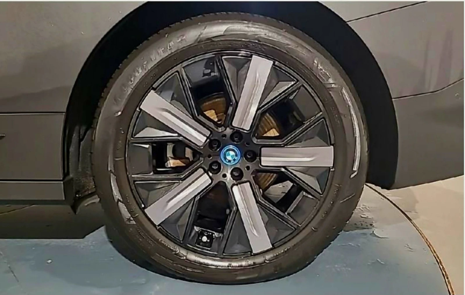 BMW iX 50 B&W 2години гаранция SOH 100%, снимка 16 - Автомобили и джипове - 54238668