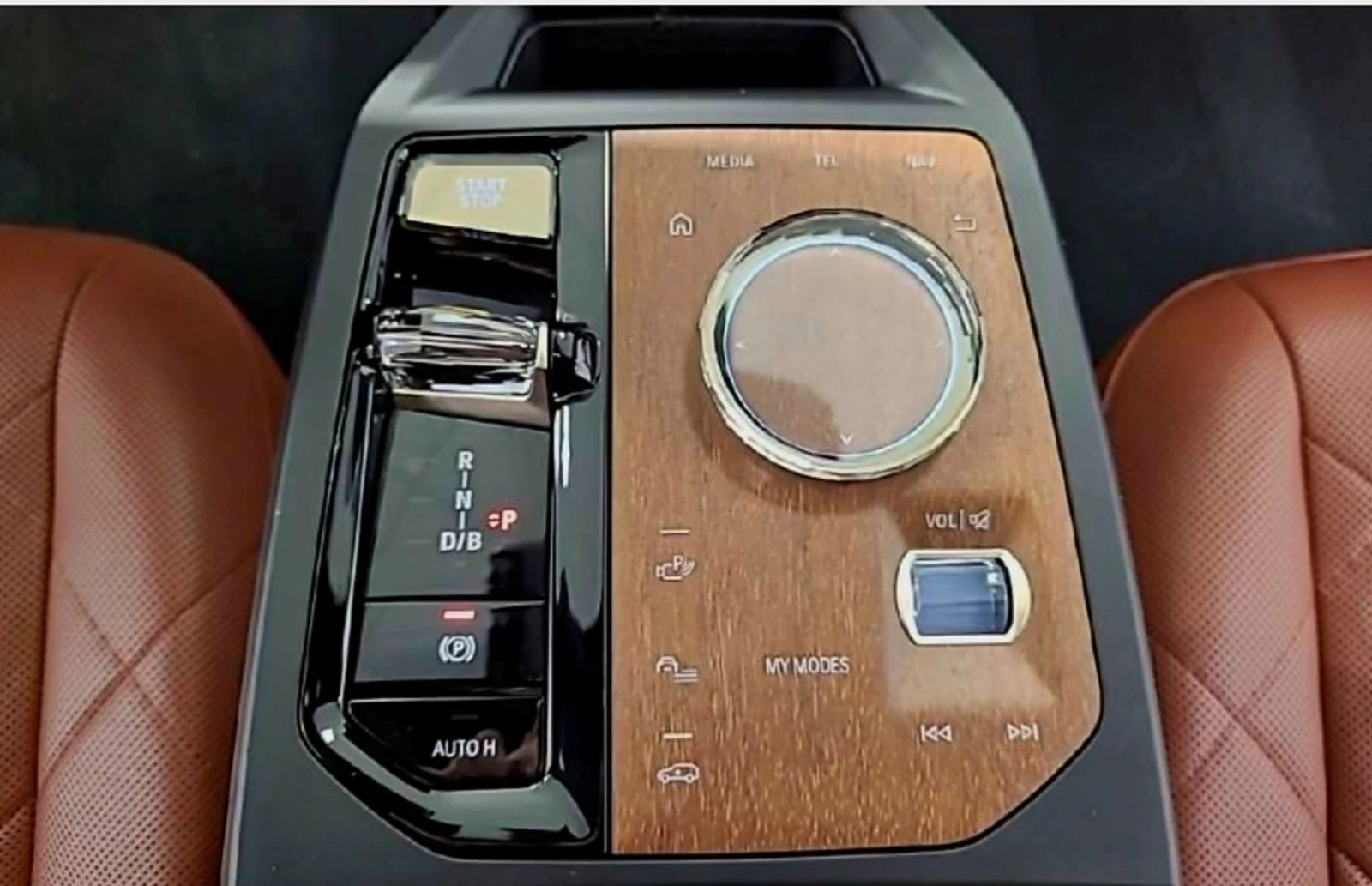 BMW iX 50 B&W 2години гаранция SOH 100%, снимка 13 - Автомобили и джипове - 54238668