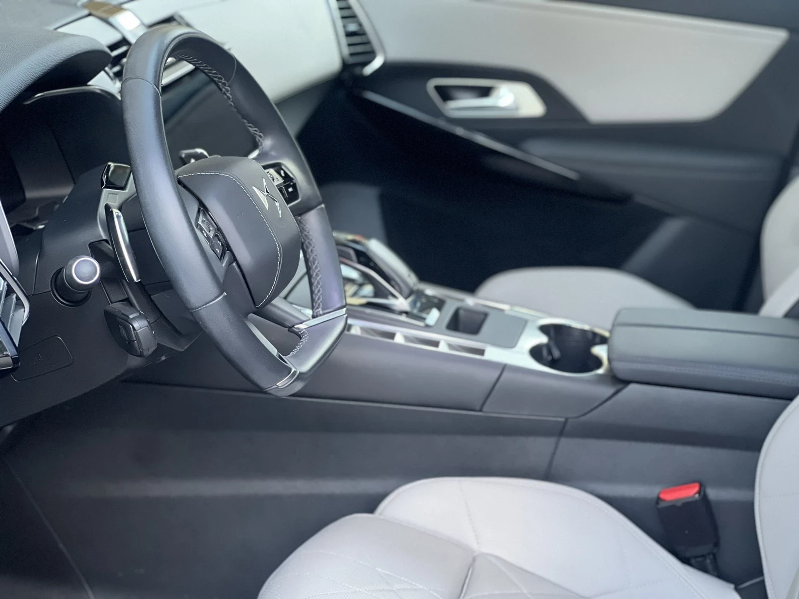 DS DS 7 1.5 HDI * ПЪРВИ СОБСТВЕНИК * ГАРАНЦИЯ ДО 2028, снимка 14 - Автомобили и джипове - 54675190
