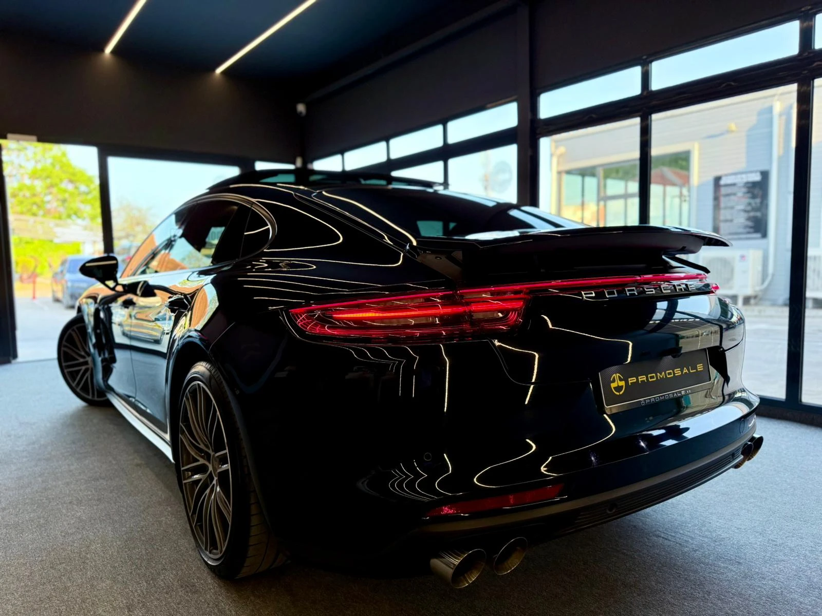 Porsche Panamera 4* Matrix* Bose* Pano* Подгрев* Обдух* Лизинг , снимка 4 - Автомобили и джипове - 54647905