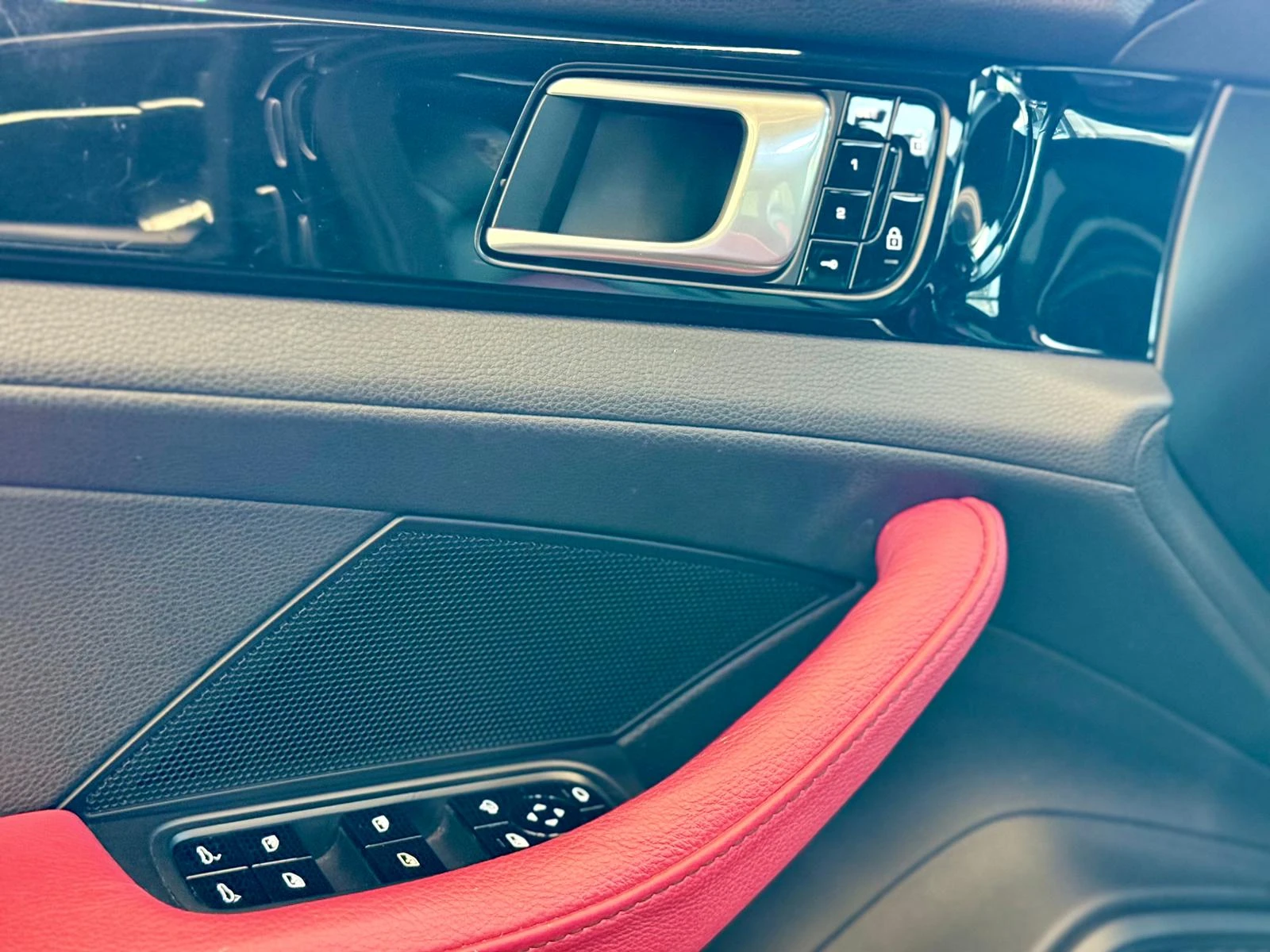 Porsche Panamera 4* Matrix* Bose* Pano* Подгрев* Обдух* Лизинг , снимка 7 - Автомобили и джипове - 54647905