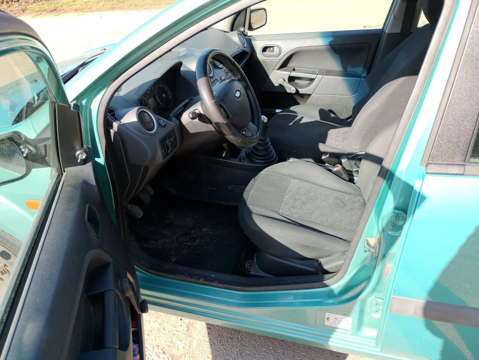 Ford Fiesta 1.3, снимка 5 - Автомобили и джипове - 56032221