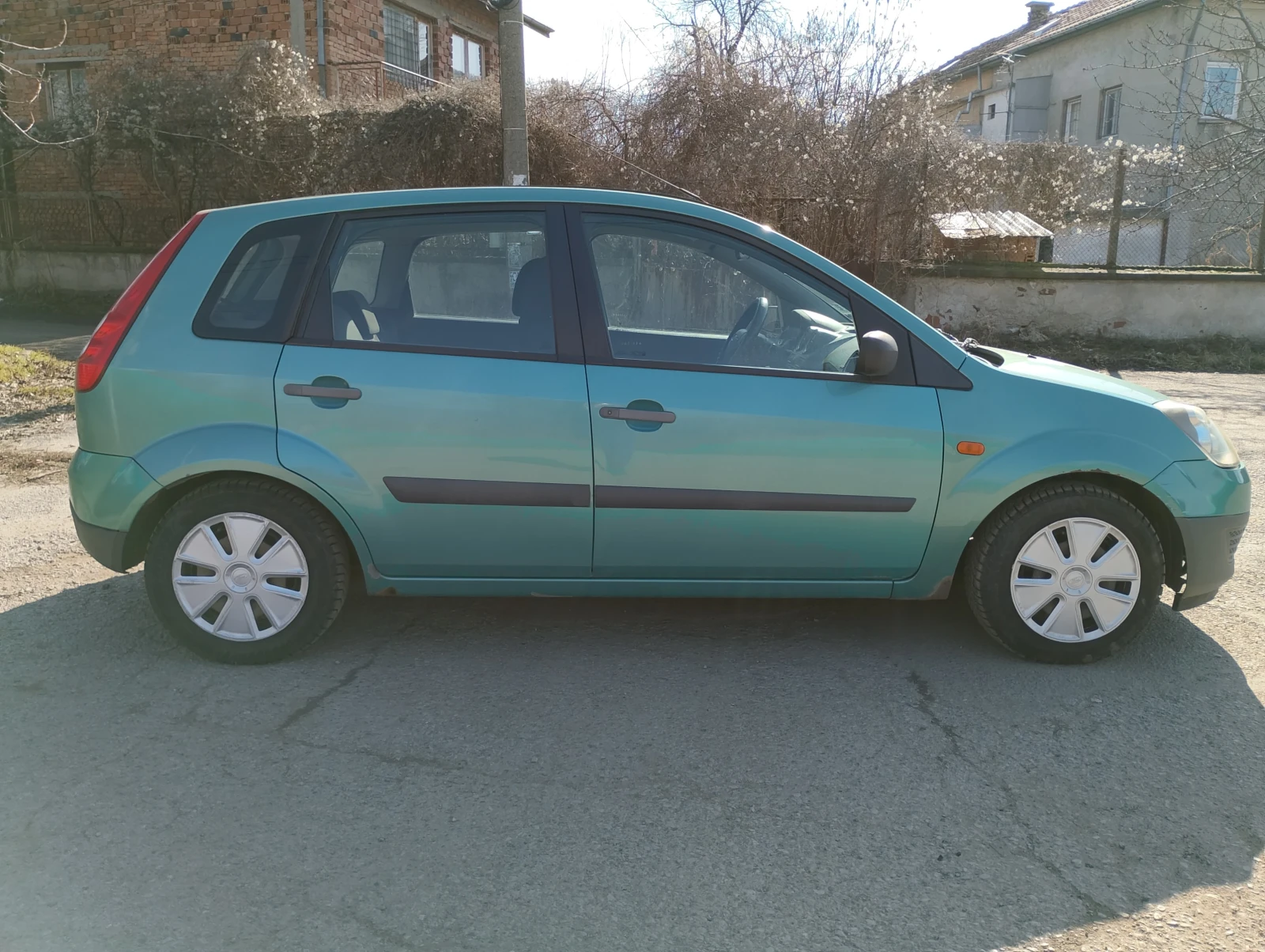 Ford Fiesta 1.3, снимка 4 - Автомобили и джипове - 56032221