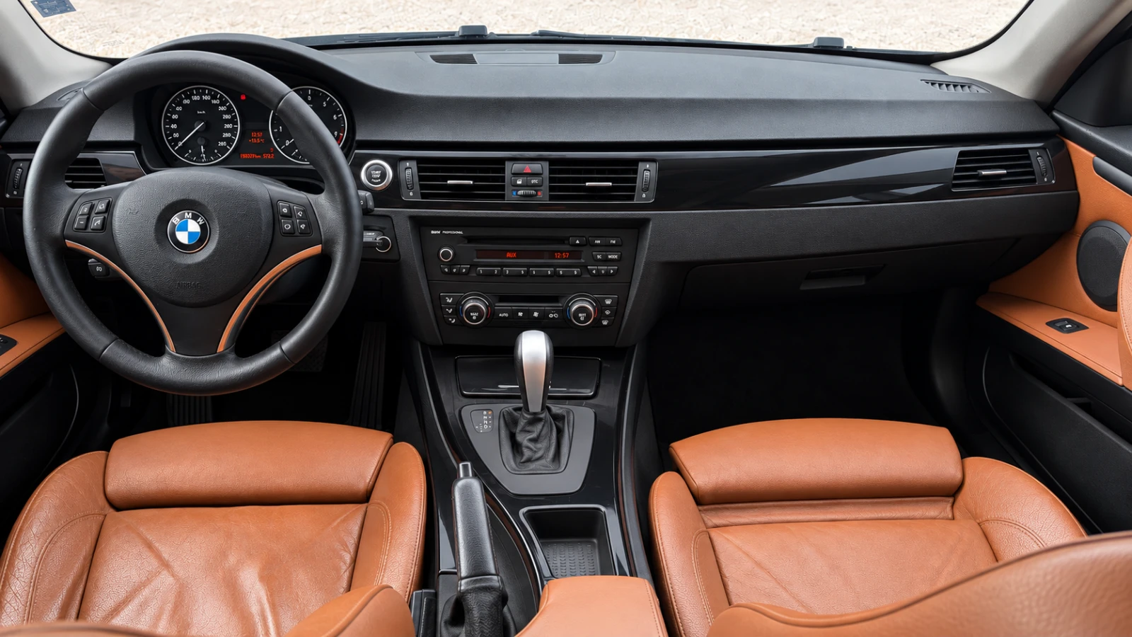 BMW 320, снимка 12 - Автомобили и джипове - 56196363