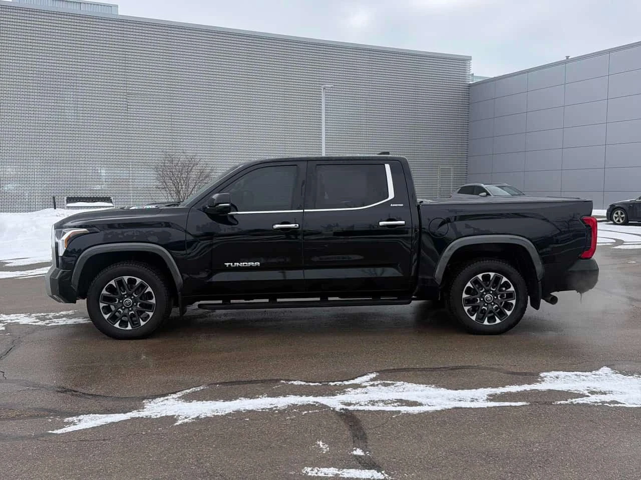 Toyota Tundra Limited Hybrid  CARFAX - изображение 2