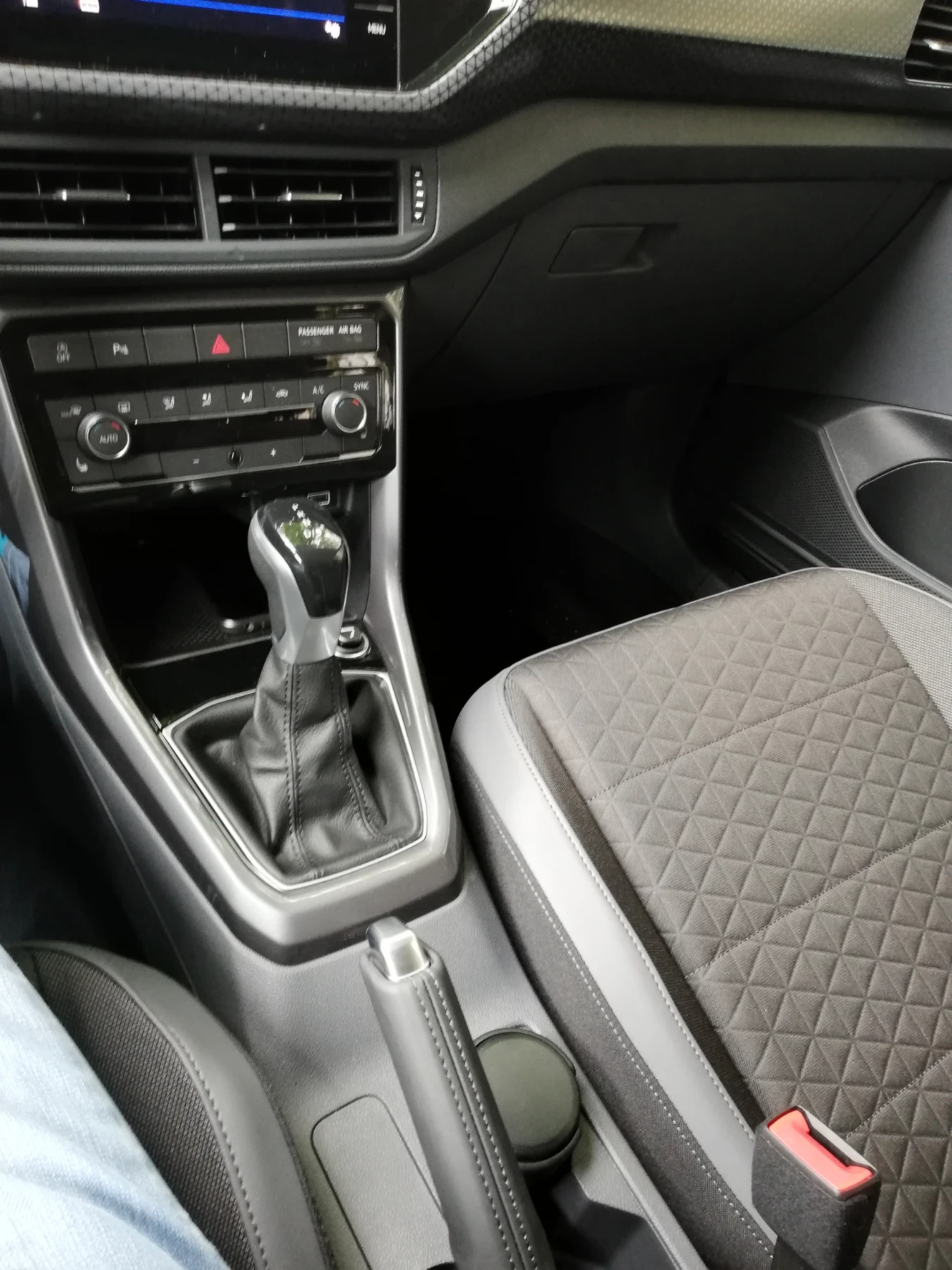 VW T-Cross SUV, снимка 14 - Автомобили и джипове - 53786988