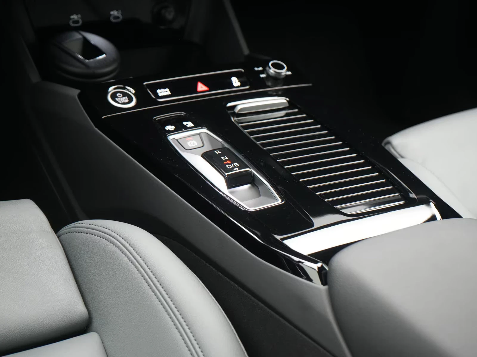 Audi Q6 E-TRON/387HP/QUATTRO/S-LINE/360/MEMO/DIGI/ACC/216q | Mobile.bg � ����������� 11
