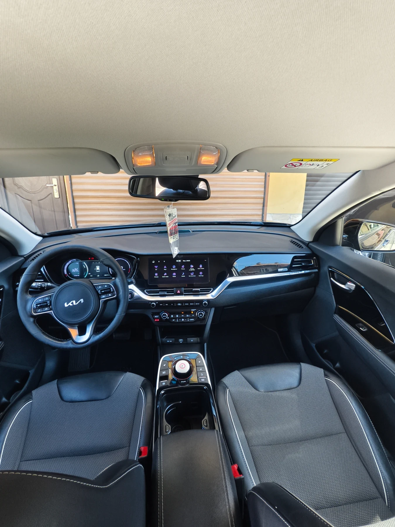 Kia Niro, снимка 8 - Автомобили и джипове - 54411781