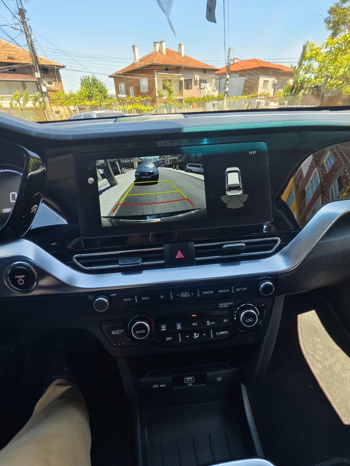 Kia Niro, снимка 13 - Автомобили и джипове - 54411781