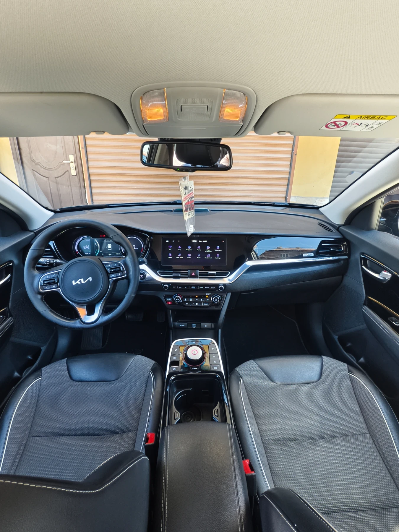 Kia Niro, снимка 6 - Автомобили и джипове - 54411781