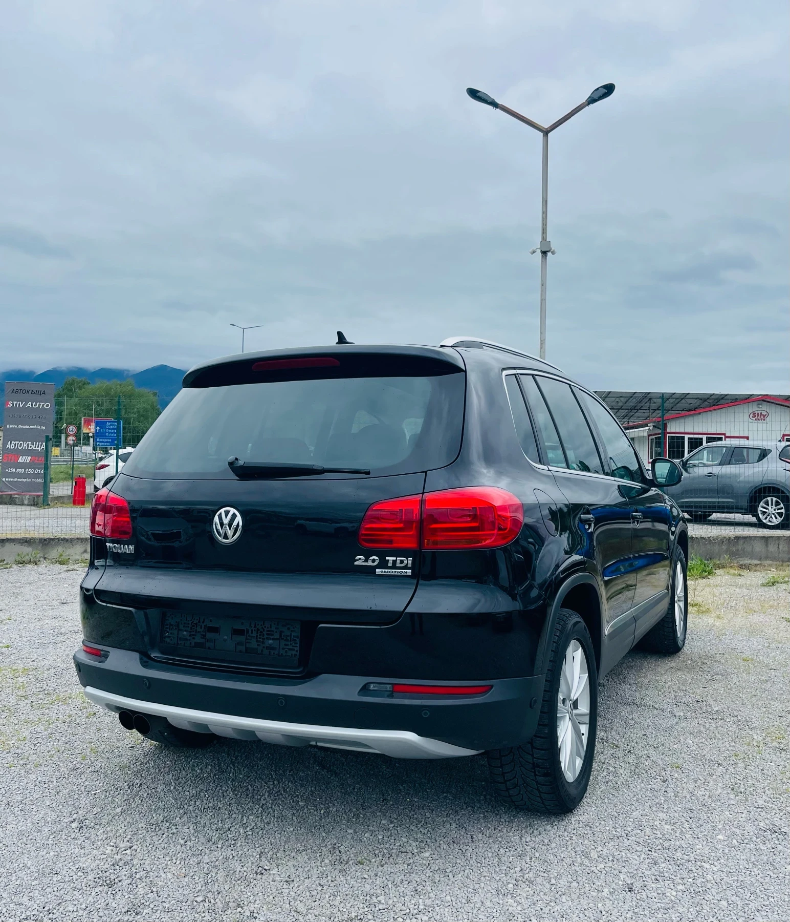 VW Tiguan 2.0 TDI 4x4 Сервиз история* ВСИЧКИ ВЪЗМОЖНИ ЕКСТРИ, снимка 5 - Автомобили и джипове - 54589631