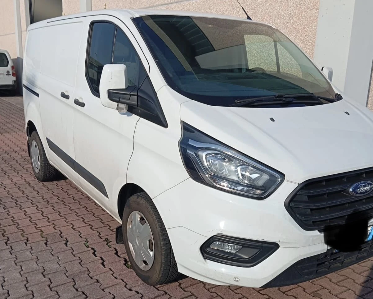 Ford Transit Custom Перфектен без външни забележки, снимка 2 - Бусове и автобуси - 54134058