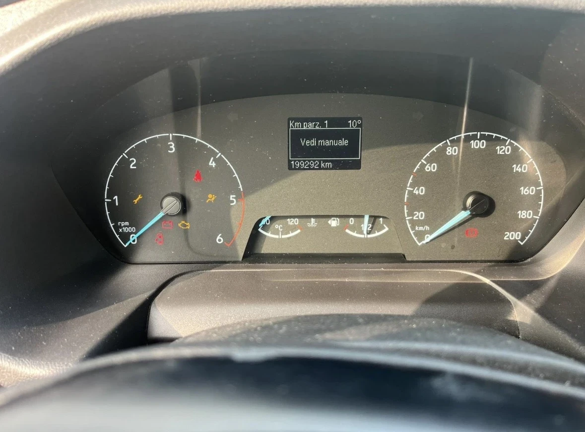 Ford Transit Custom Перфектен без външни забележки, снимка 6 - Бусове и автобуси - 54134058