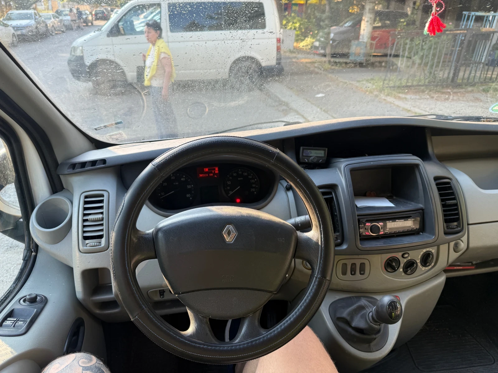 Renault Trafic 2.0TDI, снимка 11 - Бусове и автобуси - 55198901