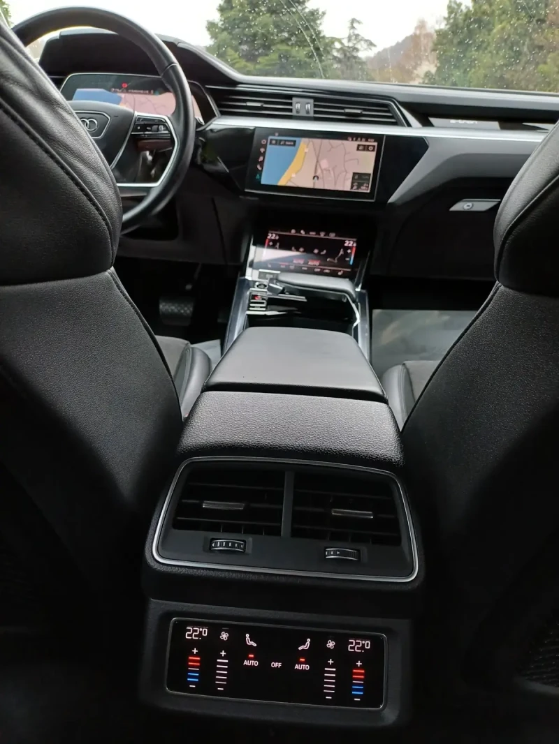 Audi E-Tron 50/Quatro/Hup/Pano/Kamera, снимка 13 - Автомобили и джипове - 45775136