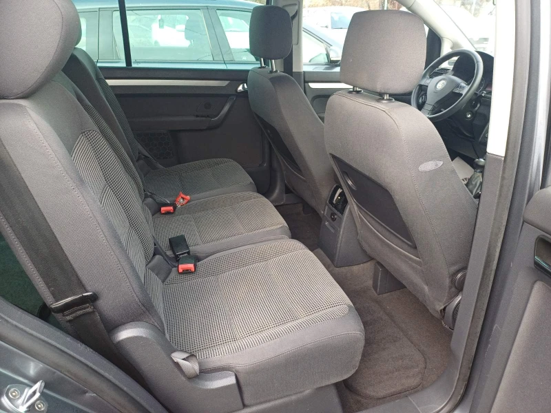 VW Touran 2.0d 140ps, снимка 11 - Автомобили и джипове - 48207831