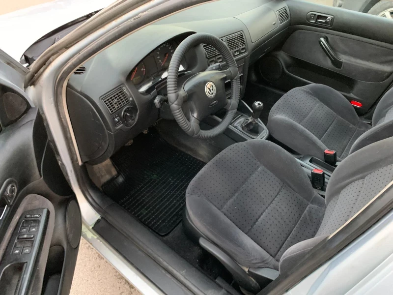 VW Golf 1.9 TDI 90ps Климатроник, снимка 12 - Автомобили и джипове - 48694817