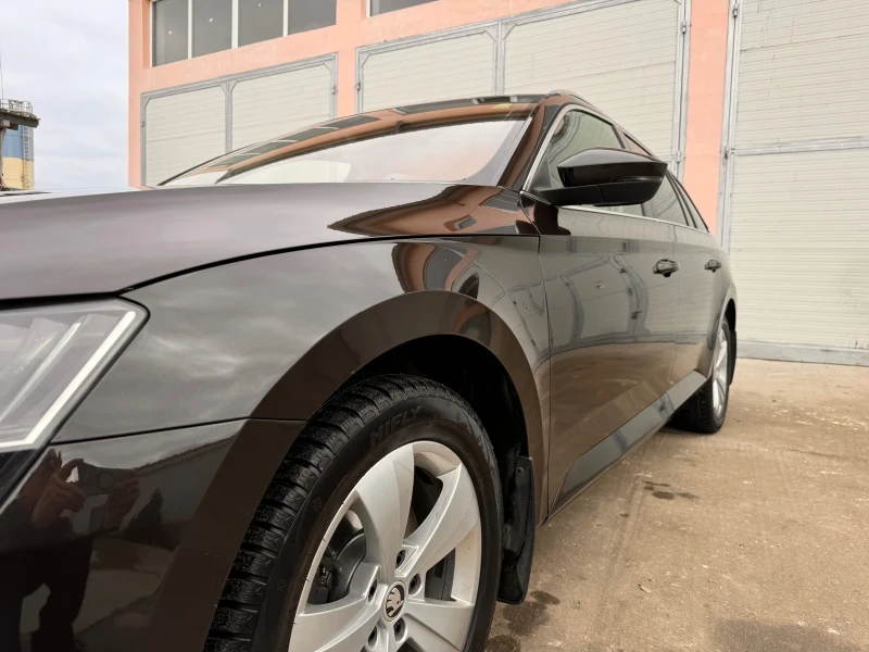 Skoda Superb 2.0TDI DSG7 Facelift, снимка 7 - Автомобили и джипове - 48970558