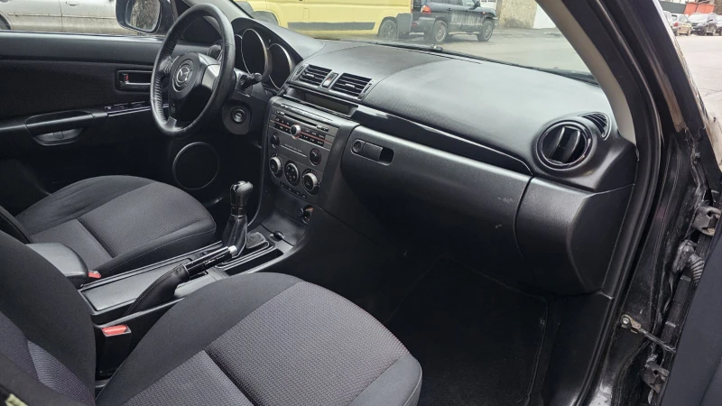 Mazda 3 2.0, снимка 14 - Автомобили и джипове - 49306857