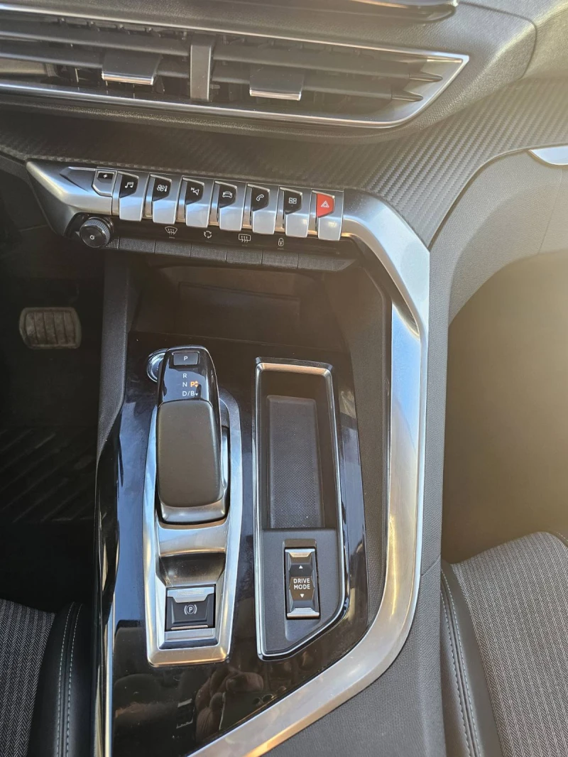 Peugeot 3008 1.6 Plug-In Hybrid 180 hp, снимка 9 - Автомобили и джипове - 51765289