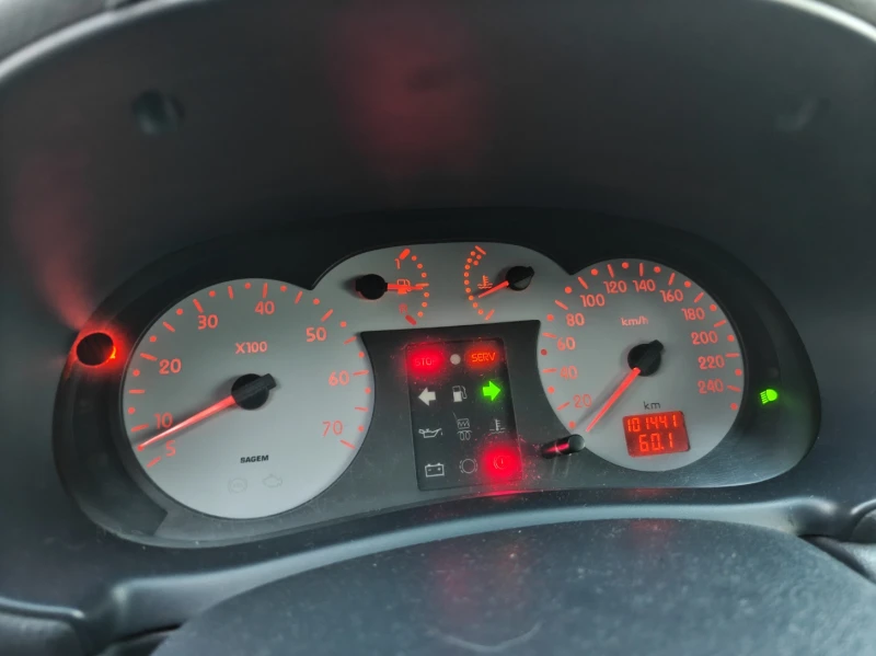 Renault Clio, снимка 13 - Автомобили и джипове - 52904655