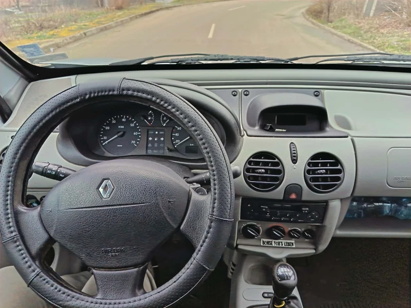 Renault Kangoo 1.6 газ/бензин, снимка 8 - Автомобили и джипове - 53130807