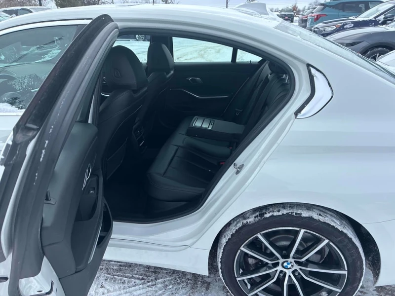 BMW 330 * xDrive * CARFAX * ПОДГРЕВИ * ЗАДНА КАМЕРА, снимка 14 - Автомобили и джипове - 53293988