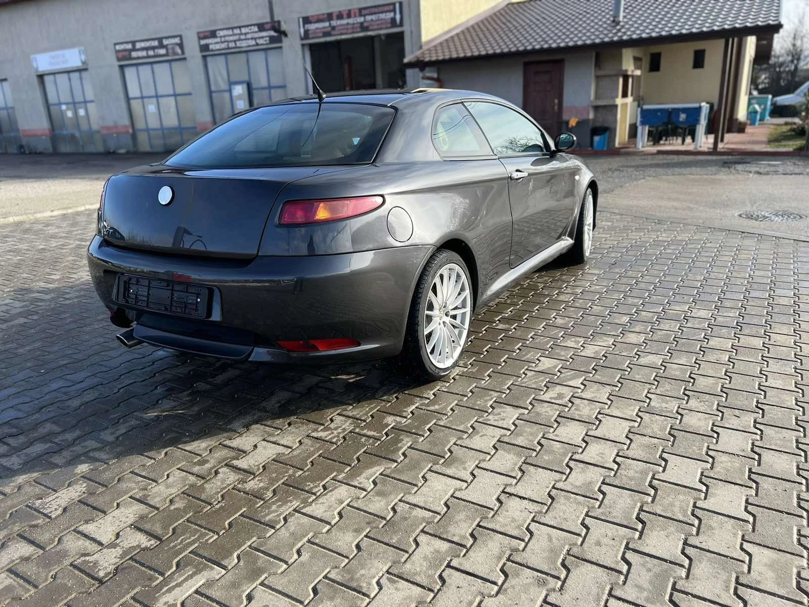 Alfa Romeo Gt 1.9 jtdm - изображение 8