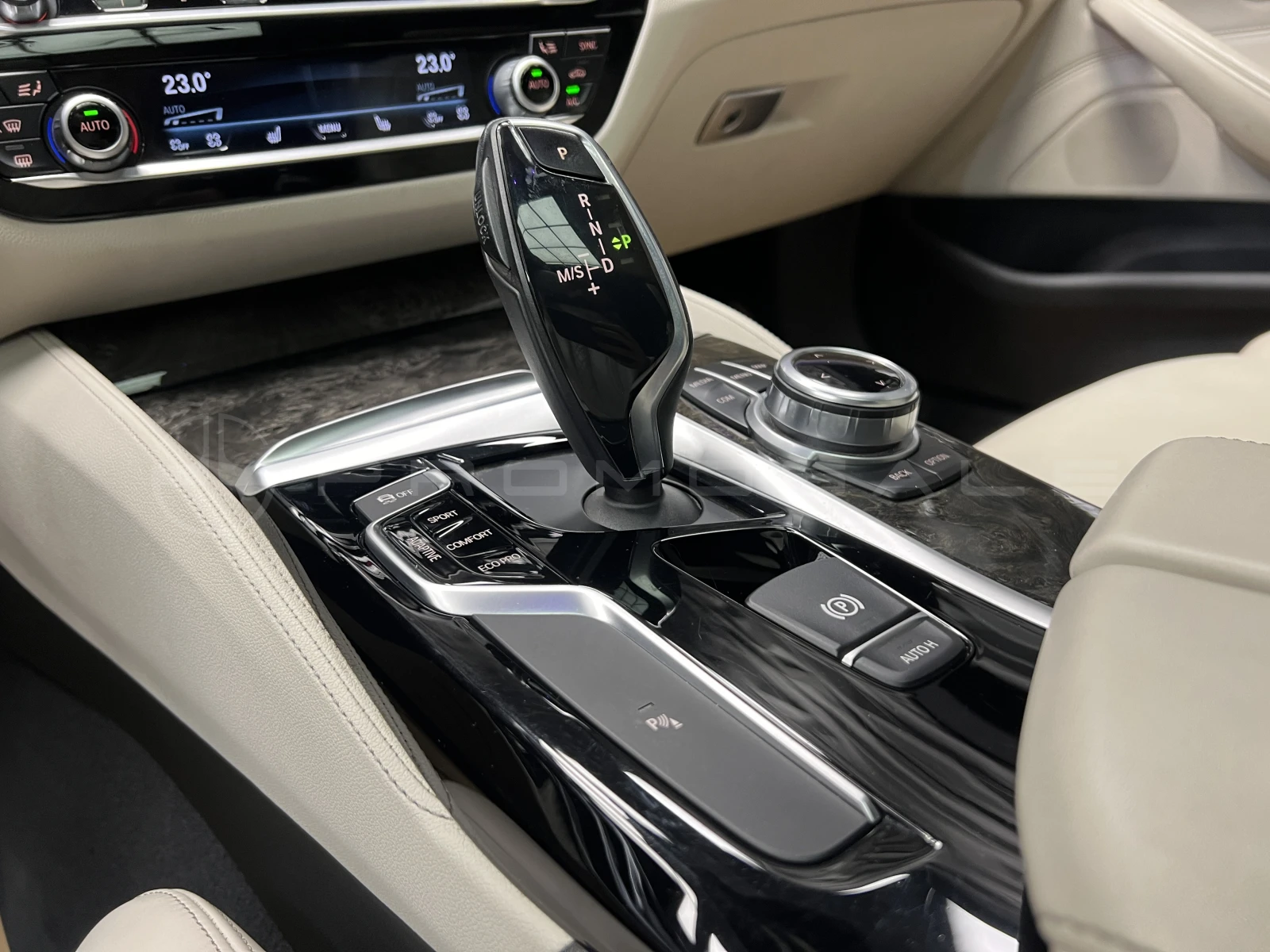 BMW 550 i xDrive M-pack HeadUp* 360*  | Mobile.bg   11