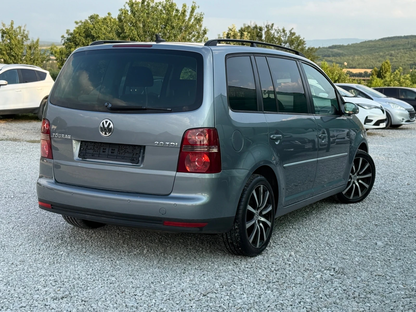 VW Touran 2.0TDi 170кс. 7места Нави Автомат - изображение 3