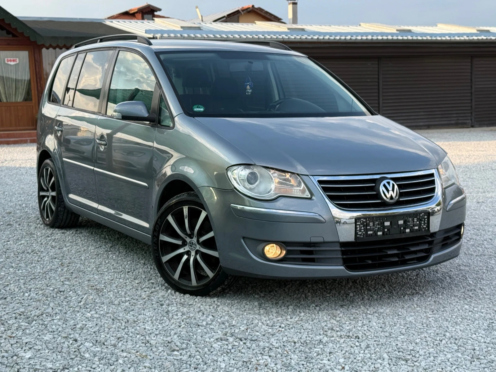 VW Touran 2.0TDi 170кс. 7места Нави Автомат - изображение 2