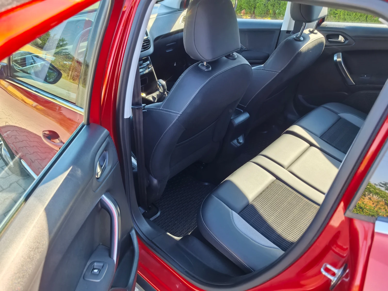 Peugeot 2008 1.6HDI 99kc ALLURE  - изображение 8