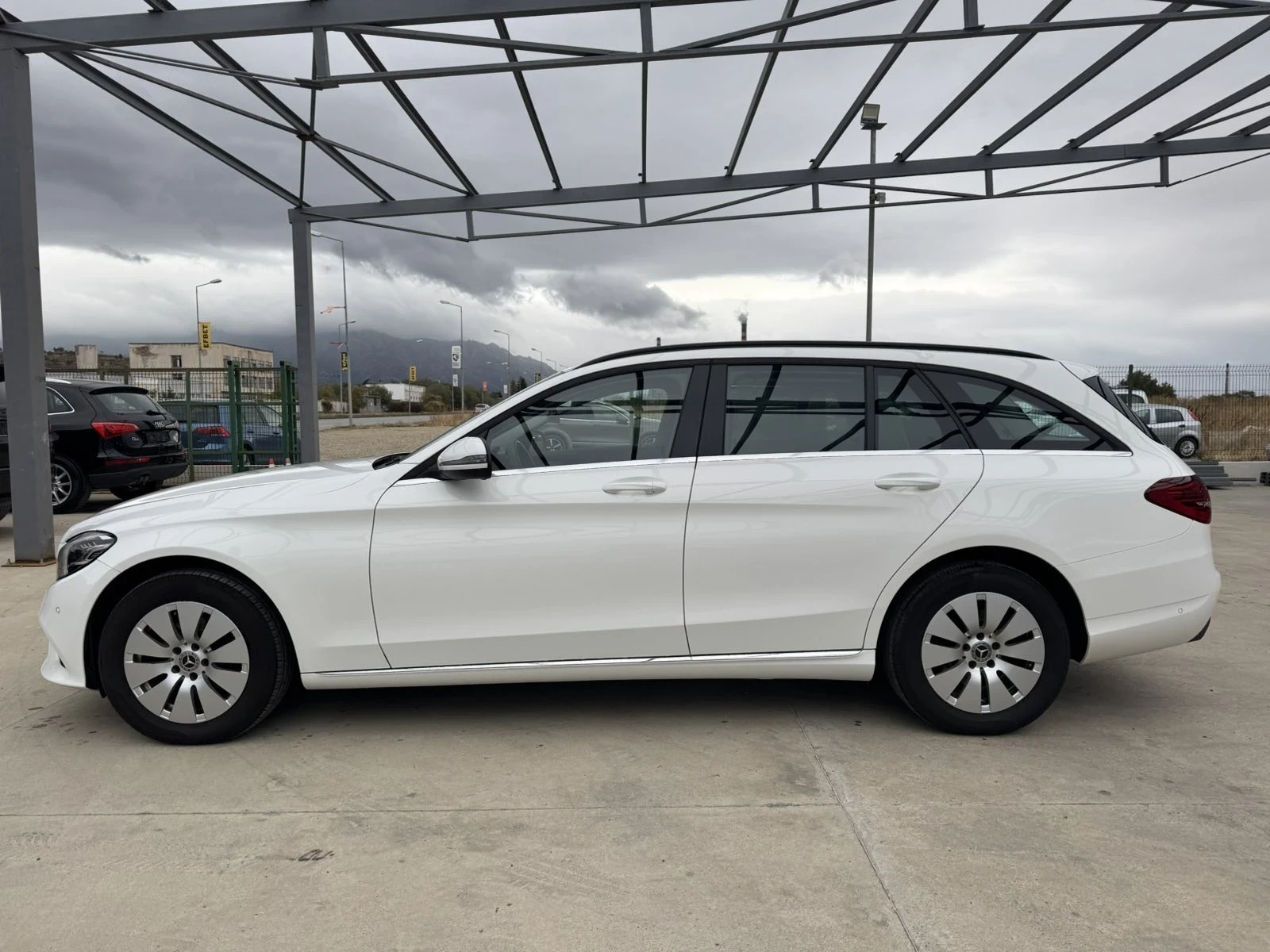 Mercedes-Benz C 220 160ps* 6ск* LED* НАВИ* САМОПАРКИРВАНЕ*  - изображение 2