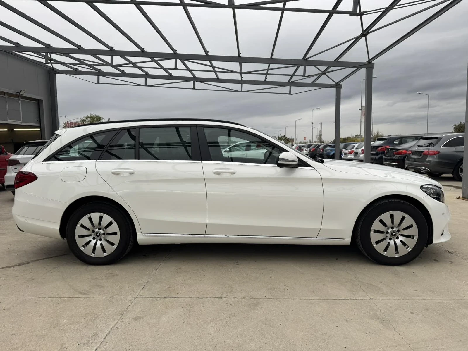 Mercedes-Benz C 220 160ps* 6ск* LED* НАВИ* САМОПАРКИРВАНЕ*  - изображение 6