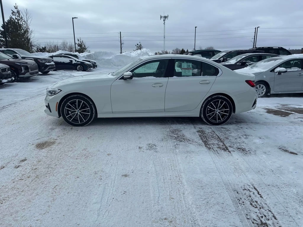 BMW 330 * xDrive * CARFAX * ПОДГРЕВИ * ЗАДНА КАМЕРА - изображение 2