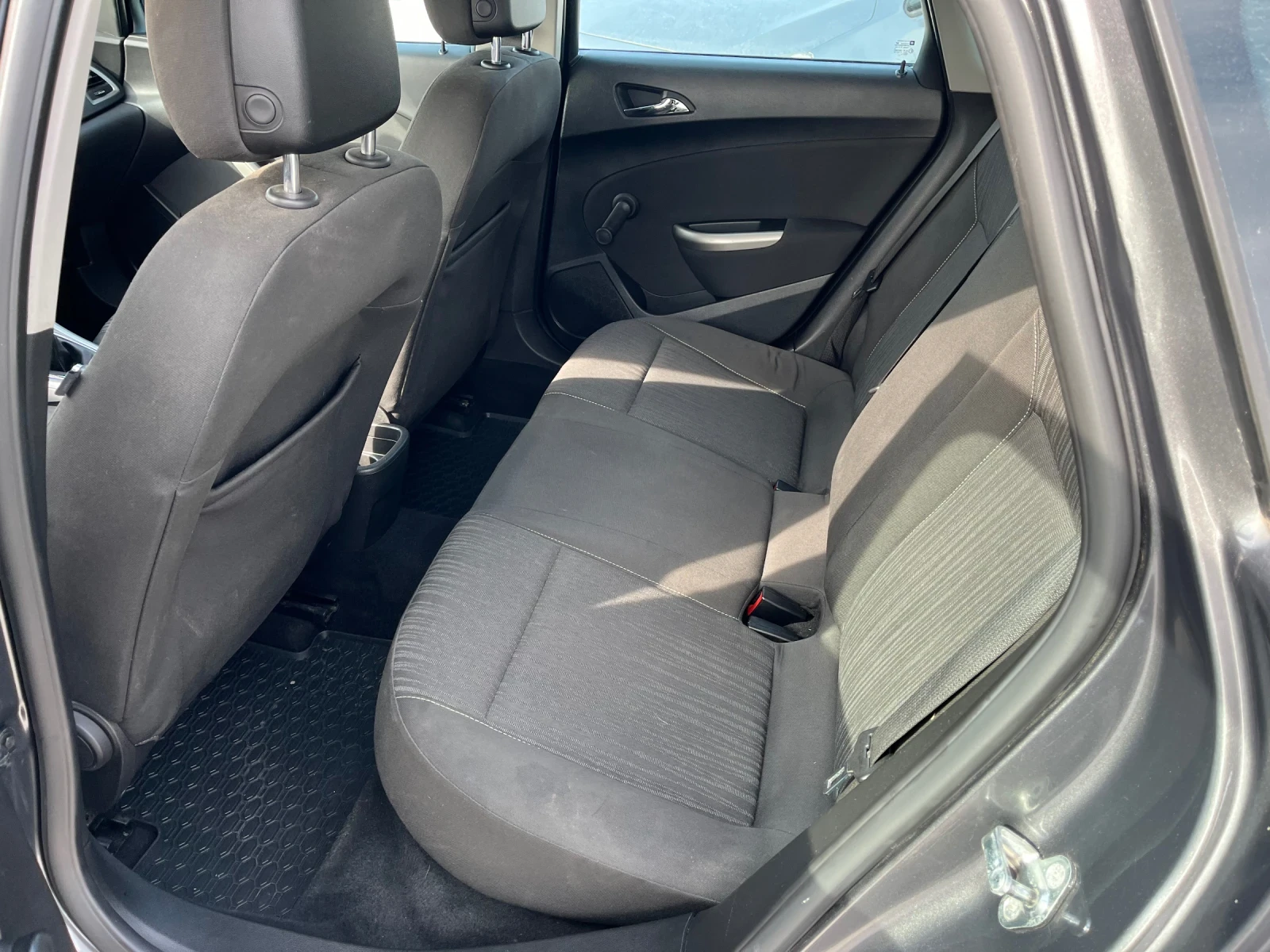 Opel Astra 1, 7 D 125 ps - изображение 8