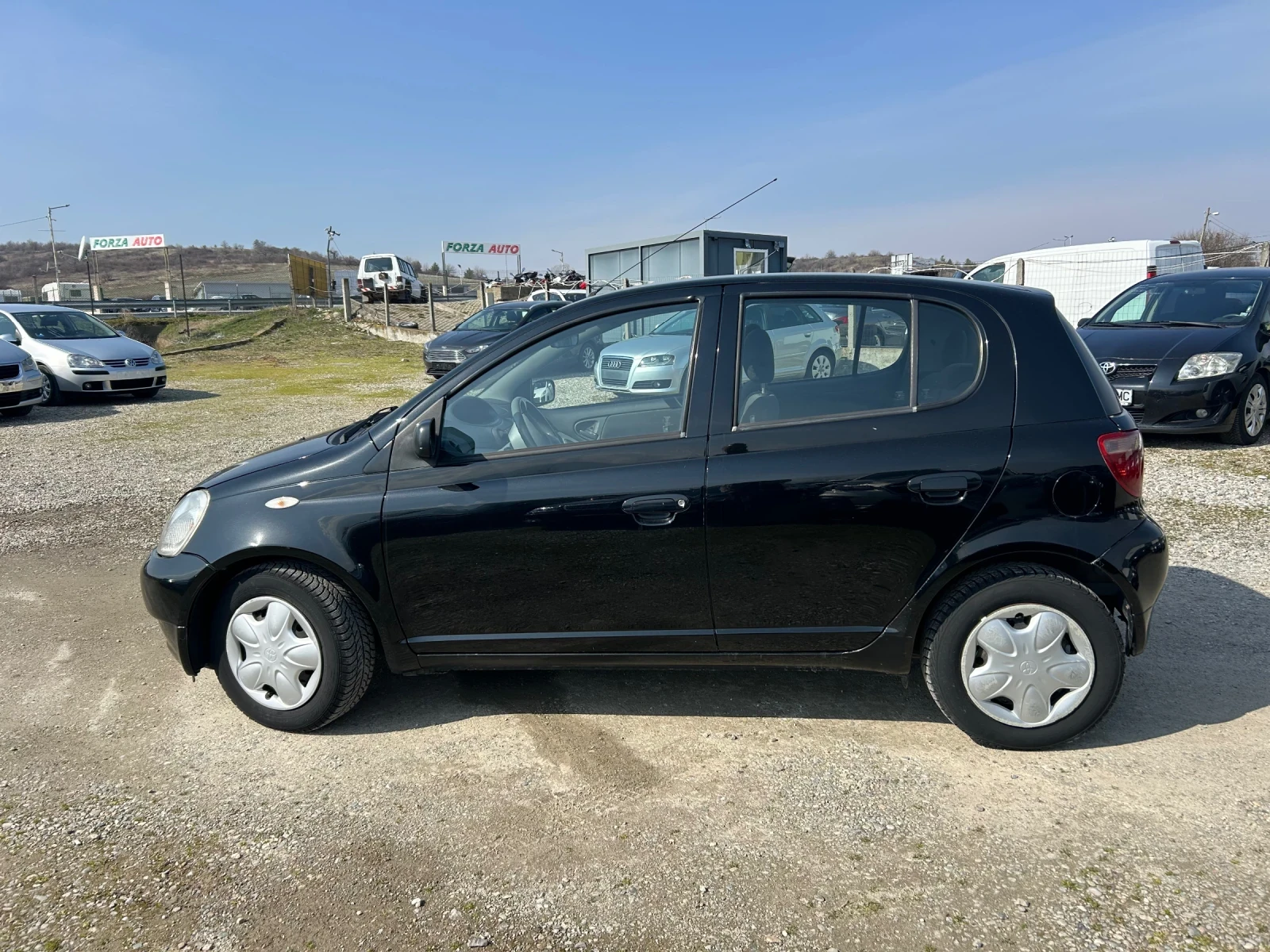 Toyota Yaris perfekt, снимка 8 - Автомобили и джипове - 53811493